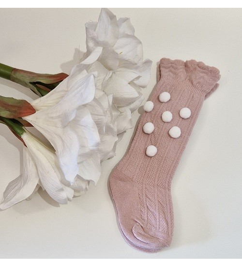 Rankų darbo šventinės kojinytės. Spalva sendinta rožė su baltais pūkučiais-burbuliukais